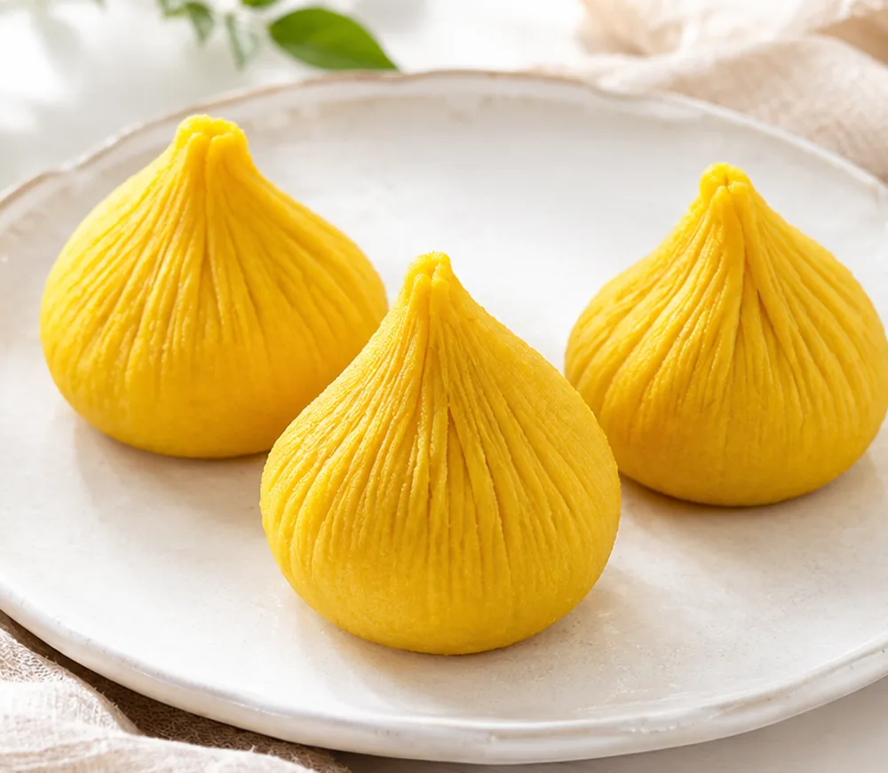 山吹色のさつまいもの茶巾絞り